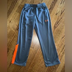 Under Armour boy’s loose fitting sweatpants, youth medium, good condition